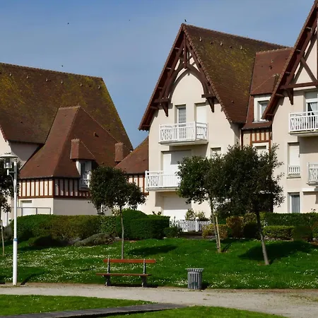 La Land, Traversant Vue Apartment