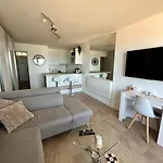 La Land, Traversant Vue קורסיי-סור-מר