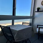 La Land, Traversant Vue דירה קורסיי-סור-מר