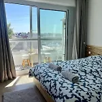 La Land, Traversant Vue * קורסיי-סור-מר